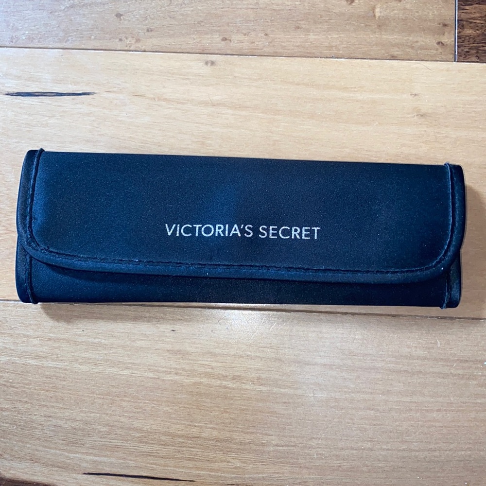 NWOT~VICTORIAS SECRET MAKEUP BRUSH HOLDER+ 1 BRUSH - Picture 1 of 3